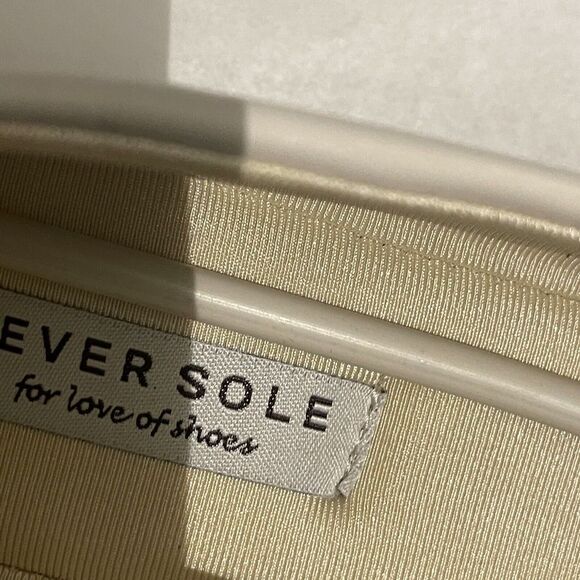 FEVERSOLE Women Size 8.5 Shoes Soft Cushion Beige Elastic Adjustable Ballet - Picture 8 of 11